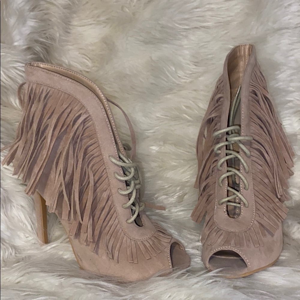 Brand new Cute size 5 heels